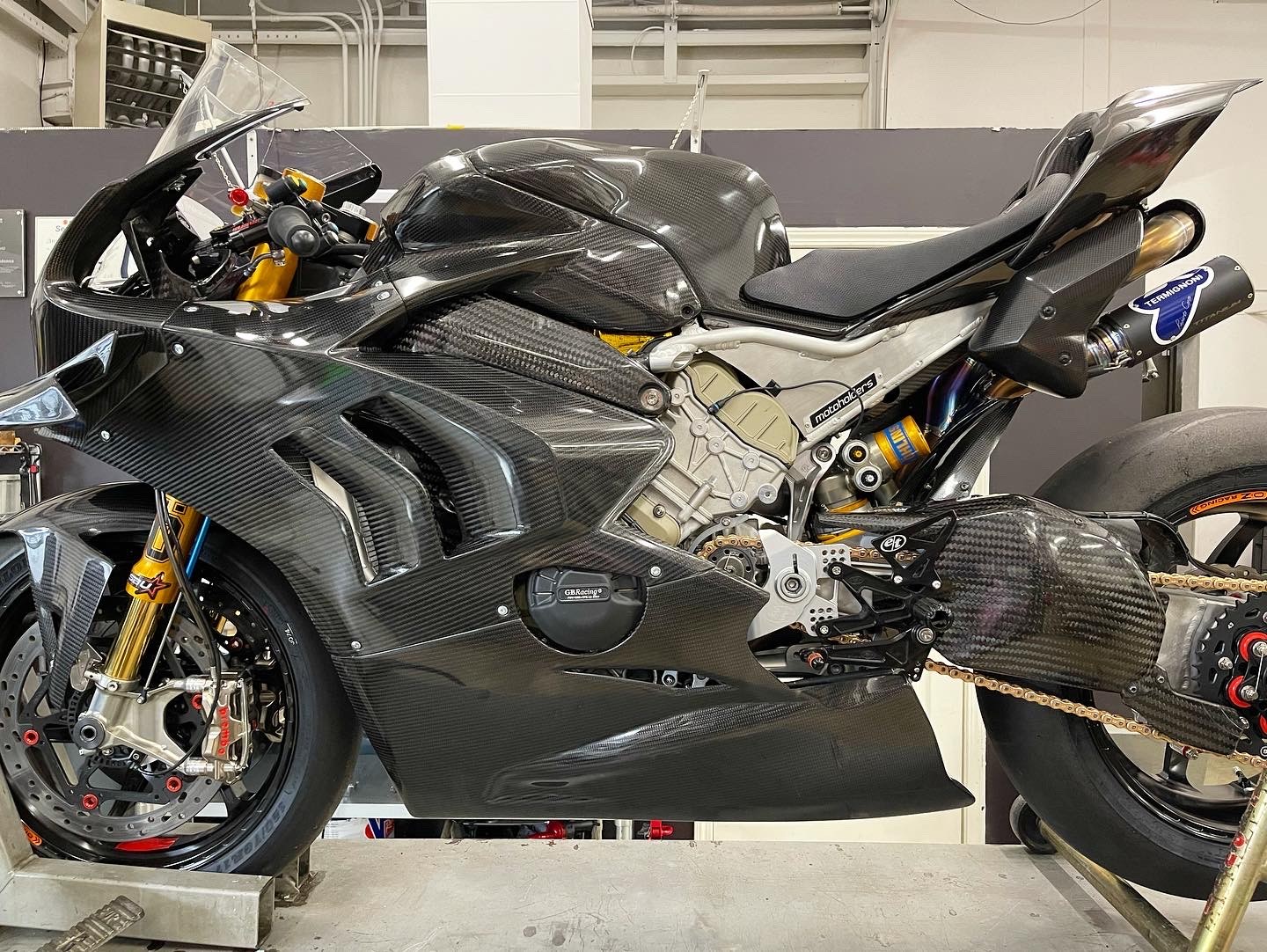 AP Carbon Line Panigale V4 / V4R / V4RS 200g Carbon Fiber Race Bodywork Kit With Winglets