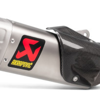 Akrapovic Slip-On Line Titanium Exhaust w/ Carbon Heat Shield | Yamaha | YZF-R1 (2015-2026)