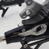 Fast Frank Racing 17+ Yamaha YZF-R6 Captive Rear Caliper Bracket with Lightech Chain Adjusters