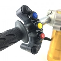 I2M Plug-and-Play Handlebar button pods for use with Chrome Dash - Yamaha R1 / Kawasaki ZX-10R / BMW S1000RR / Ducati V4
