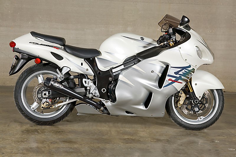 M4 2002-07 SUZUKI HAYABUSA SLIP-ON SYSTEM WITH TWIN BLACK RETRO-DRAG CANISTERS