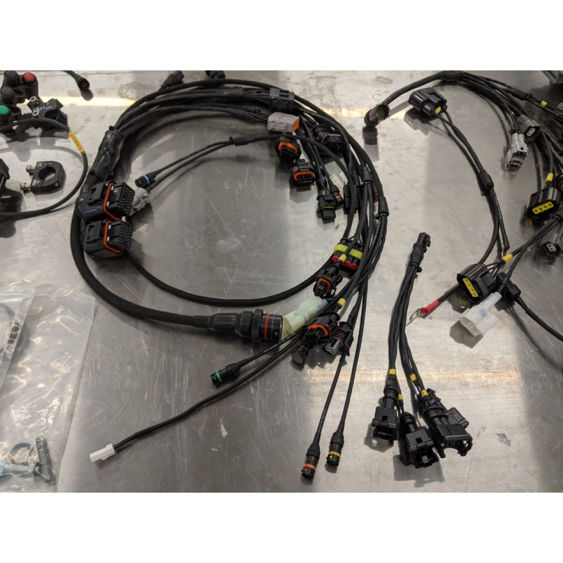 MoTeC Ducati Panigale V4 / V4 R / V4 S Superbike Electronics Package