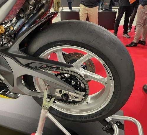 OZ GASS RS-A Superbike Forged Aluminum Wheel Set - Ducati Panigale V4 / V4S (2025) - Anodized Silver OZ GASS RS-A Superbike Forged Aluminum Wheel Set - Ducati Panigale V4 / V4S (2025) - Anodized Silver