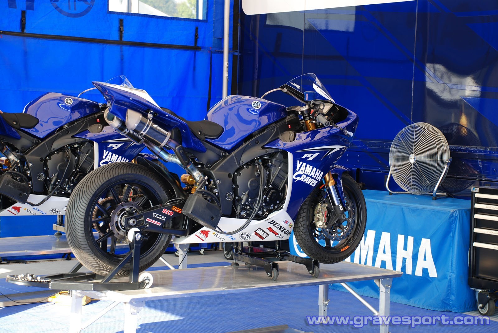 Yamaha YZF-R1 / FZ-09 Rear Stand Hook Kit