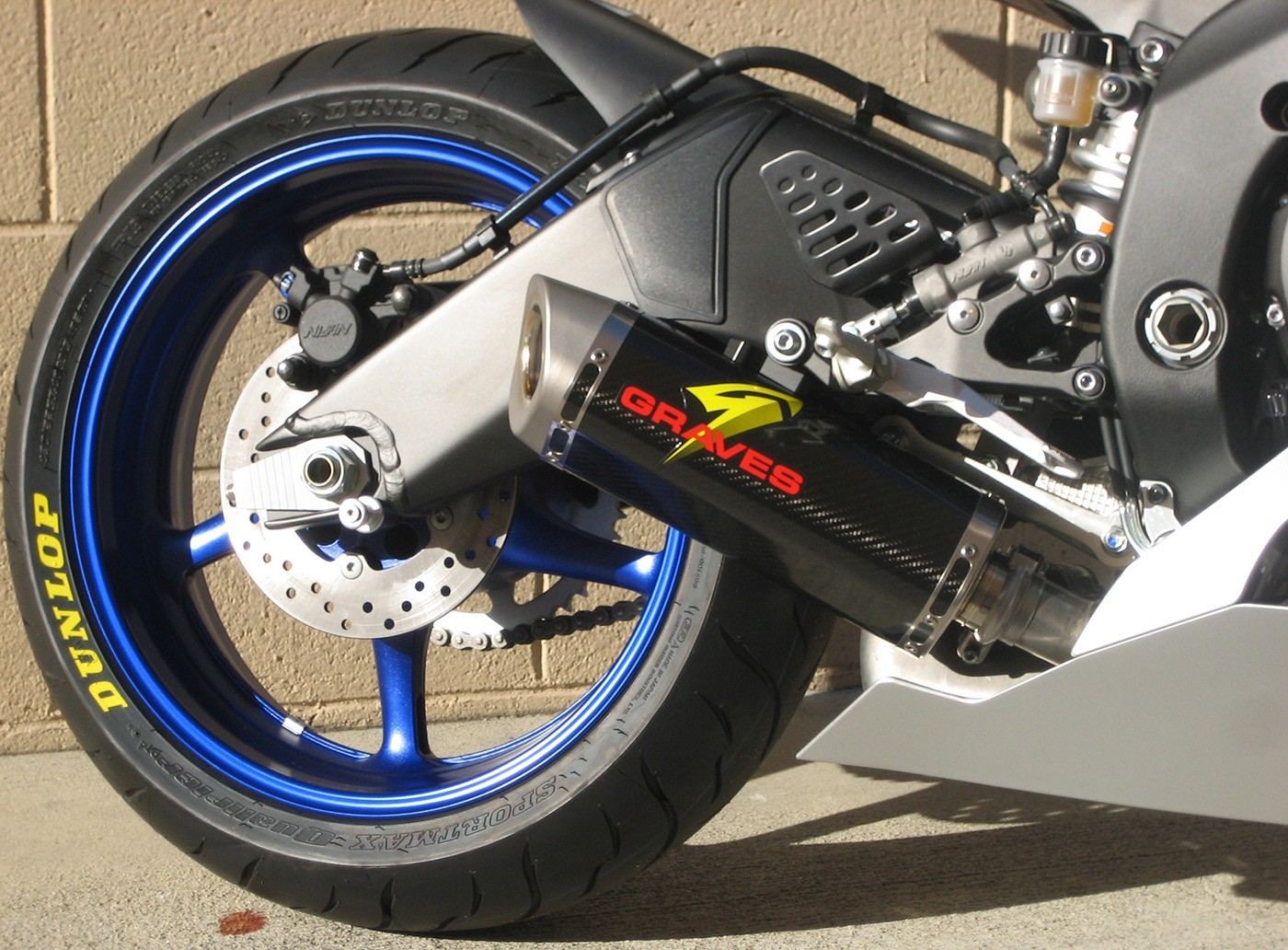 Graves Motorsports Yamaha R6 Cat-Back Slip-on Carbon Exhaust Graves Motorsports Yamaha R6 Cat-Back Slip-on Carbon Exhaust
