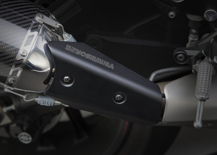 USヨシムラSlip-On ALPHAレーシングサイクロン ヤマハR1 2CR