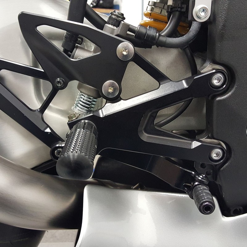 YZF-R1 2015-2016 純正シート4mmフライス加工ハンドルセット Graves Motorsports Fixed Rearsets Yamaha YZF-R1 2015-2023 - RSY