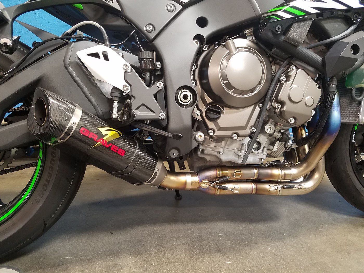 Graves Motorsports Kawasaki WORKS ZX10R LINK Low Mount Full