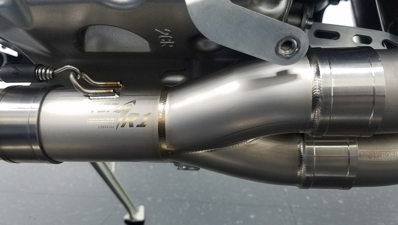 Graves Motorsports Yamaha R1 Full Titanium Exhaust System with Carbon 265mm Silencer