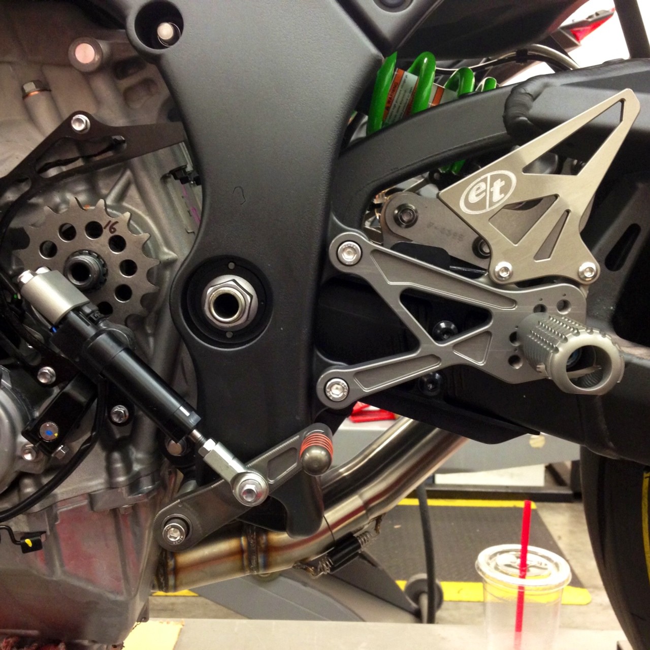 人気アイテムランキング Evol Technology 2016-23 Kawasaki ZX-10R Rearsets - ETP-KRA-161.1 その他